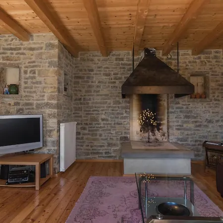 Stunning In With Kitchen Grožnjan