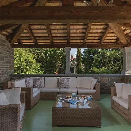 Stunning In With Kitchen Grožnjan